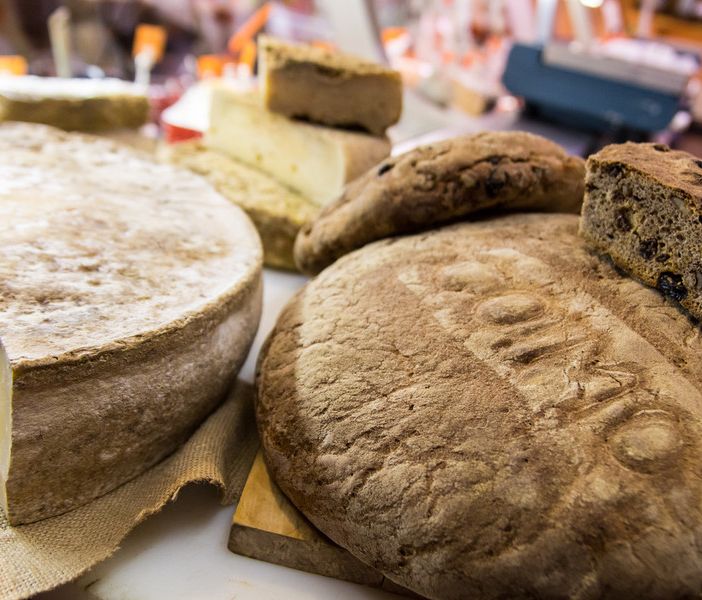 Curiosità dalle tavole di fuori provincia: chi conosce il pane nero di Coimo?