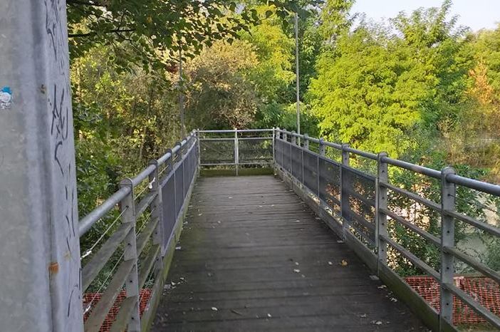 Sgomberata la capanna abusiva ai giardini Paracchi
