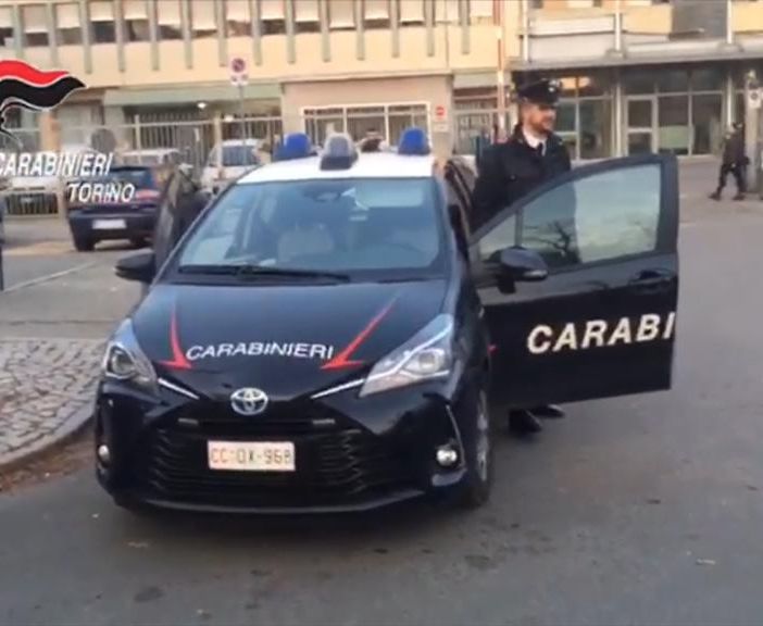 Parcheggiatori abusivi, blitz dei carabinieri davanti al Giovanni Bosco [VIDEO]