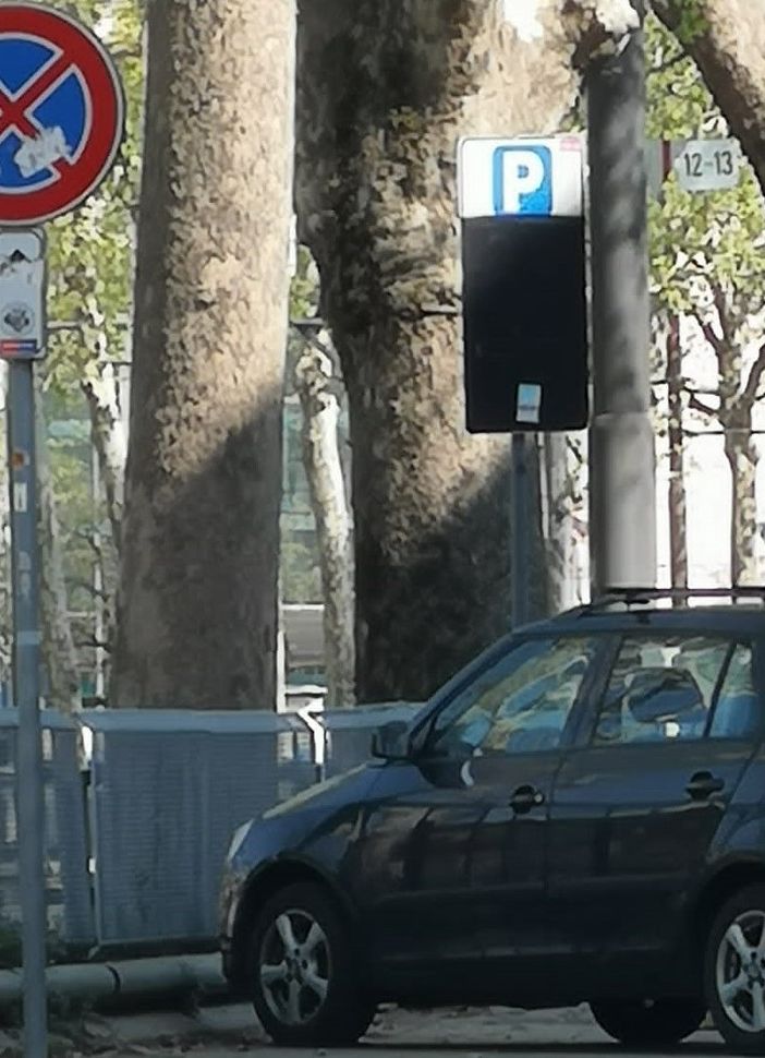 parcheggio a pagamento oscurato