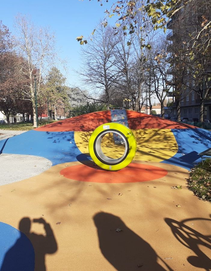 L'area giochi &quot;Nuova Delhi&quot; è tutta nuova: scivoli, altalene e tavoli all'ombra a Santa Rita