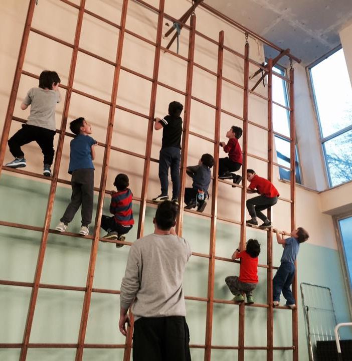&quot;Col corpo insegno ai bambini a superare ostacoli”: così il parkour è arrivato a Mirafiori