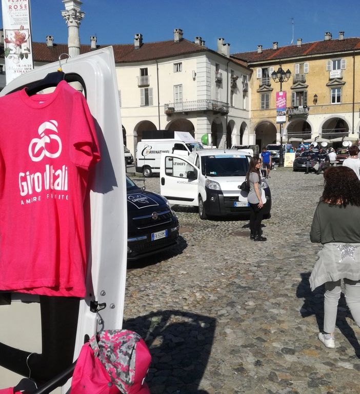 La Reggia di Venaria si colora di rosa: parte la tappa del Giro (FOTO E VIDEO)