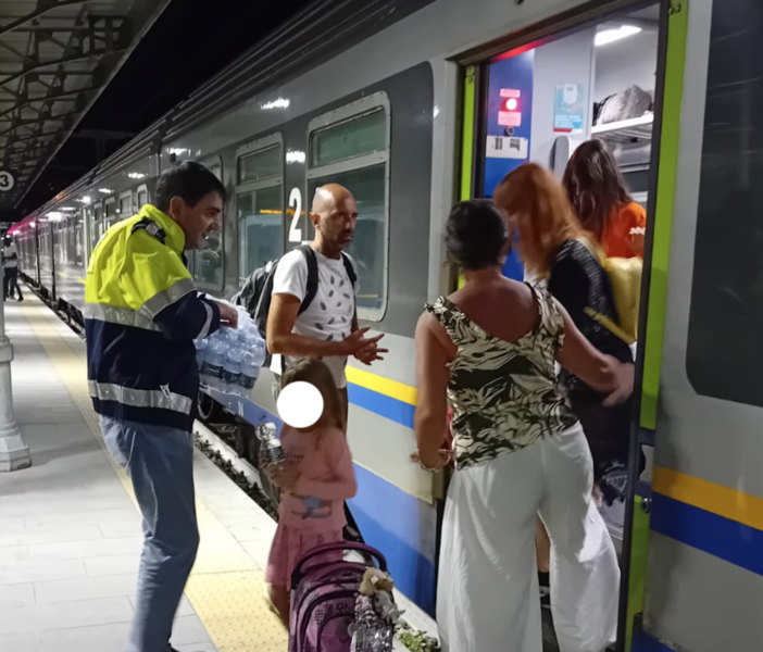 Passeggeri scesi dal treno