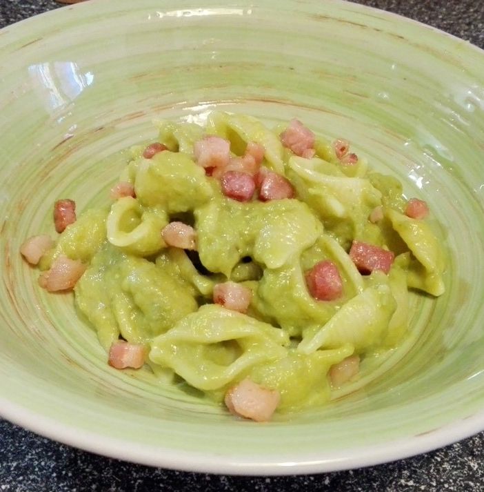 La videoricetta della Pasta con crema di Asparagi e Pancetta