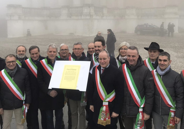 I sindaci della Città Metropolitana firmano il Patto di Superga: “Non siamo il dormitorio di Torino” [VIDEO]