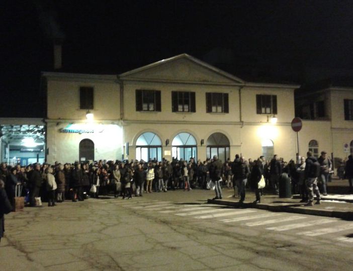 Pendolari in attesa per ore dopo l'investimento a Cavallermaggiore; l'assessore Balocco: “La gestione non è stata all'altezza”