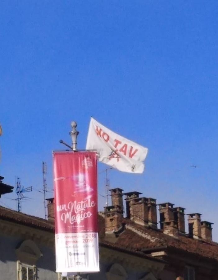 I no Tav attaccano le &quot;madamin&quot;: &quot;Piazza del flash mob riempita per campagna elettorale&quot;