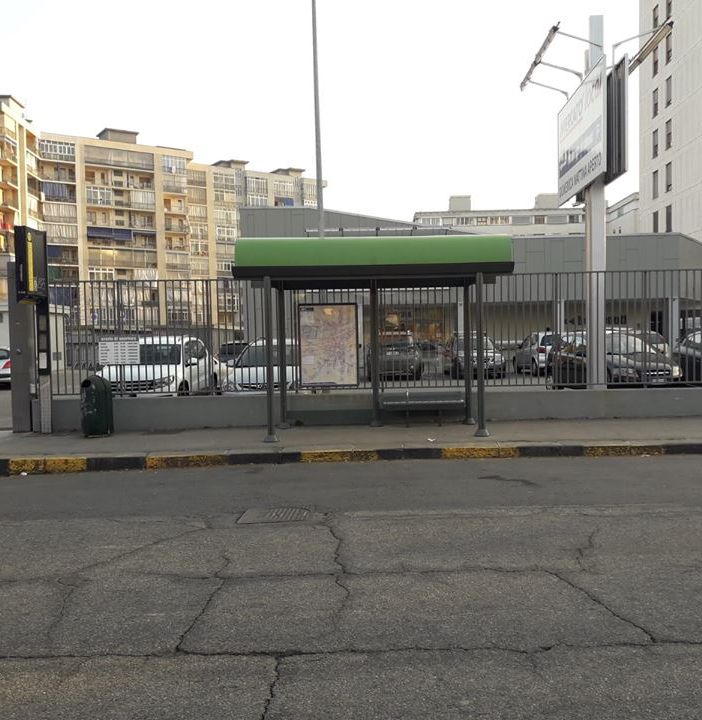 Corso Grosseto, nuova pensilina per chi aspetta il bus: dalle segnalazioni ai fatti