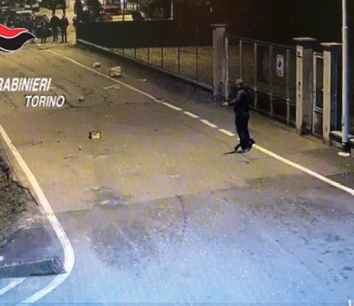 Bimbi feriti da petardi inesplosi a Nole, denunciato un operaio di 38 anni