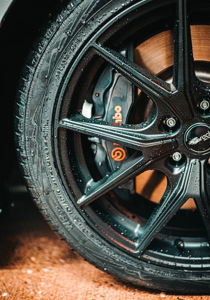 Come funziona il sistema frenante di un’auto