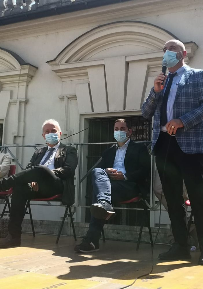 palco politici in piazza Ascari
