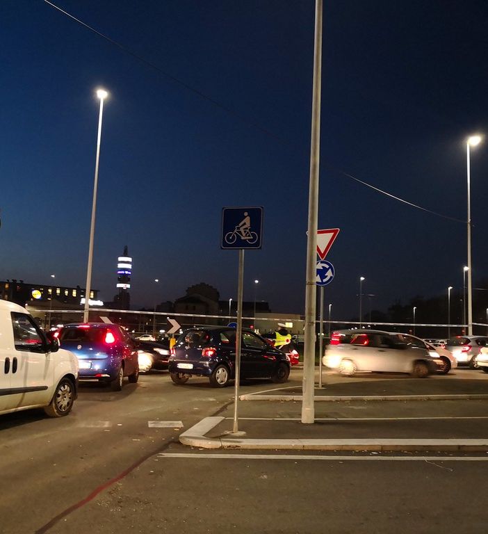 Traffico bloccato in piazza Baldissera, da oggi chiuso l'accesso di corso Venezia