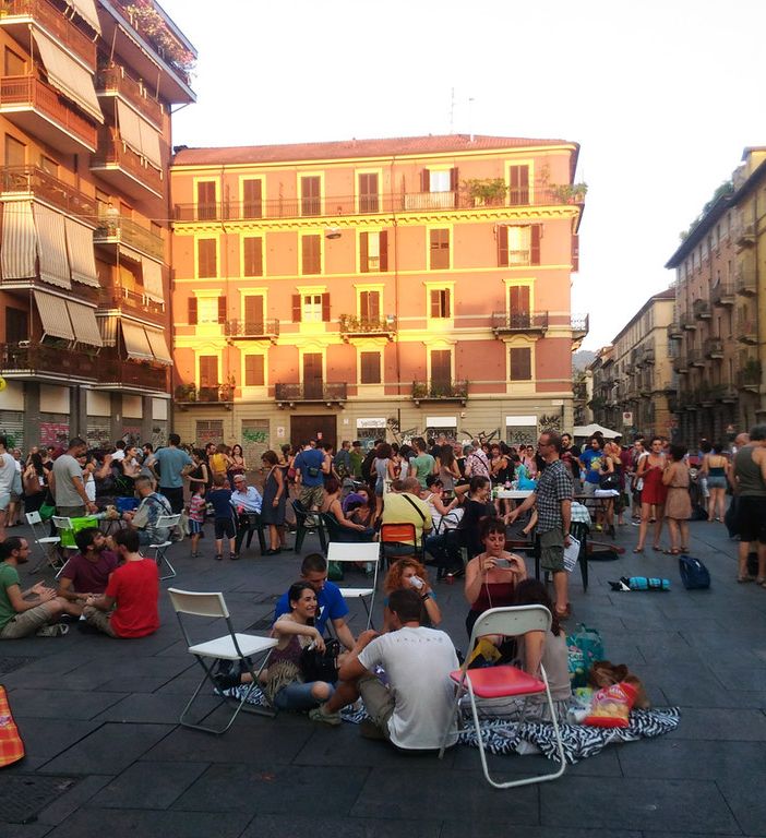 Vanchiglia, una festa in piazza Santa Giulia
