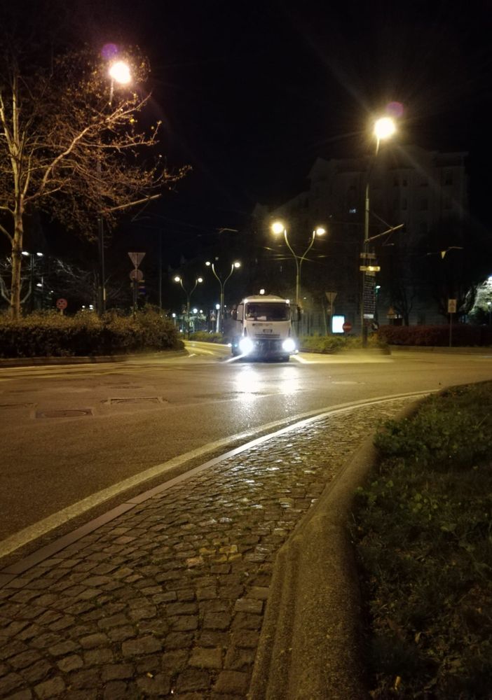 Prosegue l’attività di lavaggio e igienizzazione delle strade cittadine da parte dell’Amiat