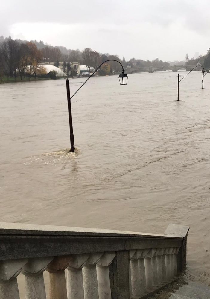 Atteso nel pomeriggio il passaggio a Torino della piena del Po