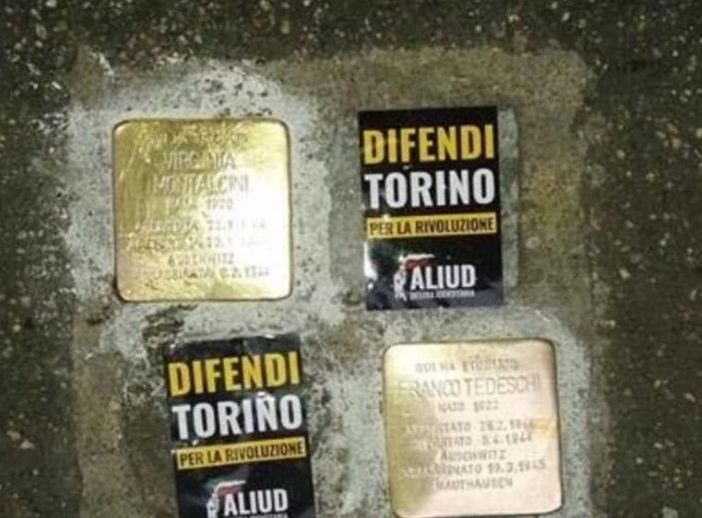 Adesivi della destra studentesca accanto alle pietre d'inciampo del D'Azeglio, Aliud: &quot;Non siamo stati noi&quot;