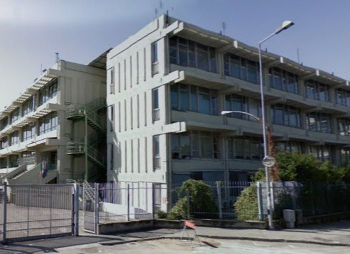 Moncalieri, il &quot;venditore abusivo&quot; di merendine bocciato all'Itis Pininfarina
