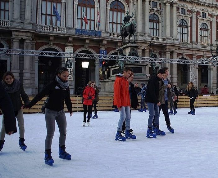 Torino, si inaugura oggi la pista di pattinaggio di piazza Solferino