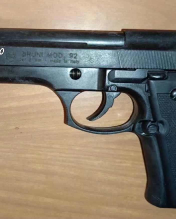 Durante la discussione è spuntata anche una pistola