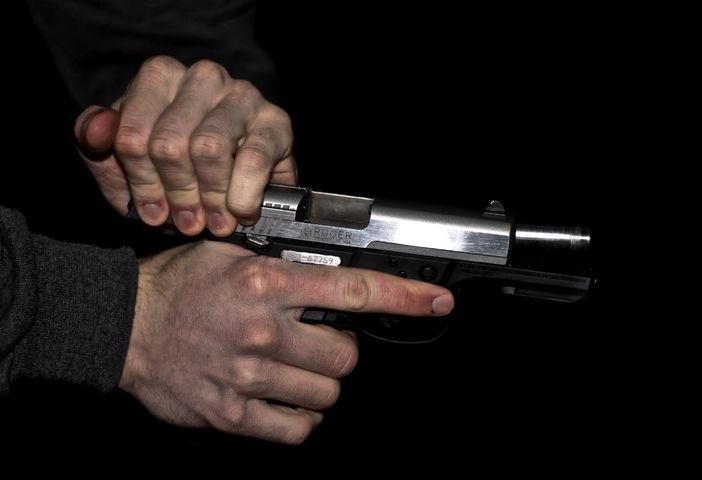 Nichelino, spara in aria per spaventare un ladro: denunciato per porto abusivo di armi
