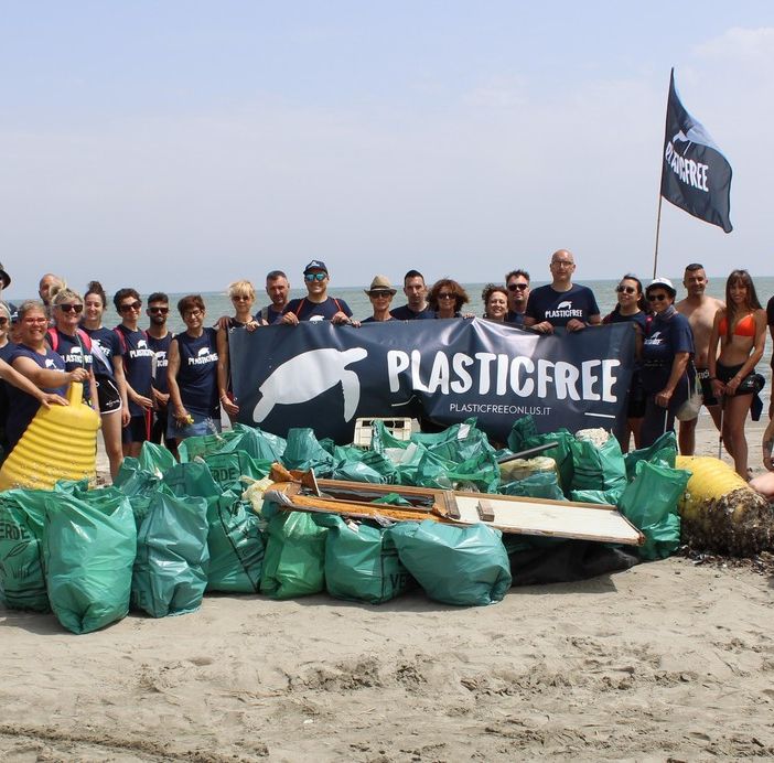 Nel weekend i volontari &quot;plastic free onlus&quot; liberano l'Italia da 19,5 tonnellate di plastica e rifiuti