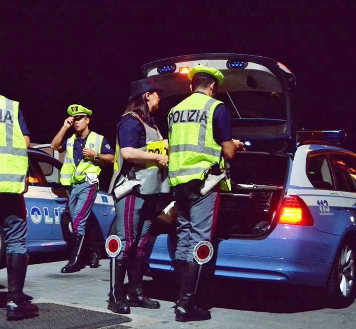 Torino: i controlli  della Polizia al concerto del cantante Tiziano Ferro