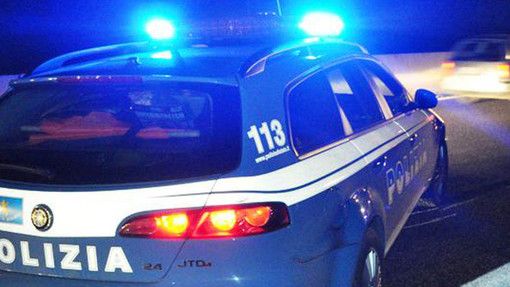 Usa un martelletto frangi vetro per rubare all'interno di un'auto in sosta: il &quot;colpo&quot; vicino a Porta Nuova