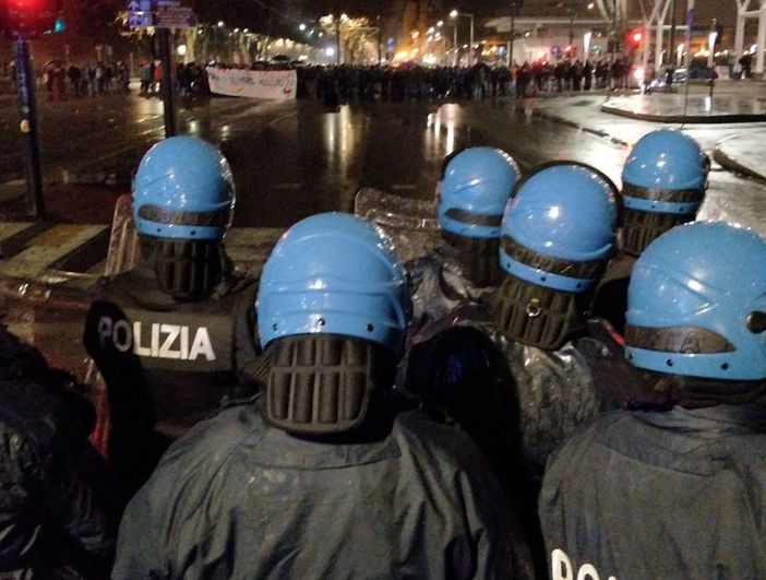 Scontri a Torino, un grido unanime: &quot;La violenza non è mai giustificabile&quot; (IL VIDEO DEGLI SCONTRI)