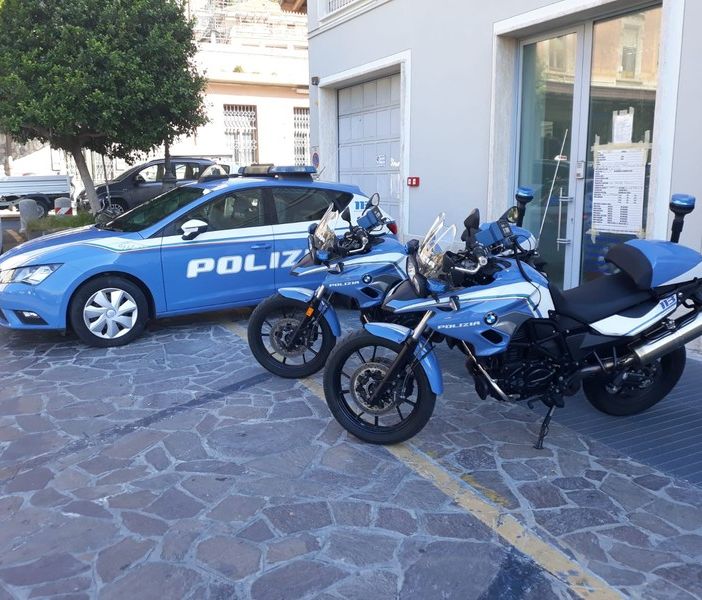 Detenuto in permesso arrestato dopo il tentativo di sgozzare la compagna: durante l'interrogatorio non risponde