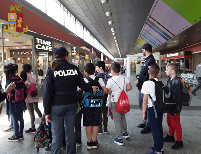 Progetto Train to be cool: a Porta Nuova la Polizia con gli studenti per un viaggio sicuro