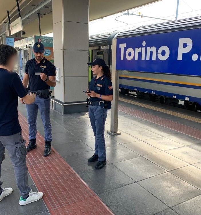 Il treno superveloce da Torino a Roma parte con due ore di ritardo: colpa di un passeggero rimasto chiuso in bagno