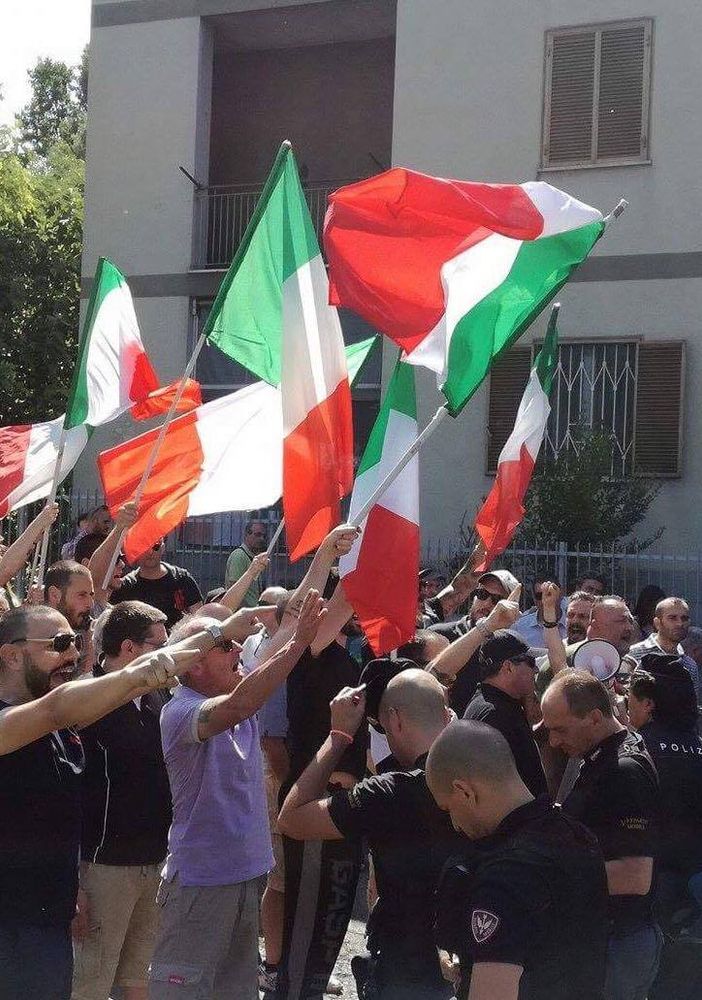 Torino, stavolta la gente scende in piazza per il campo rom di via Germagnano