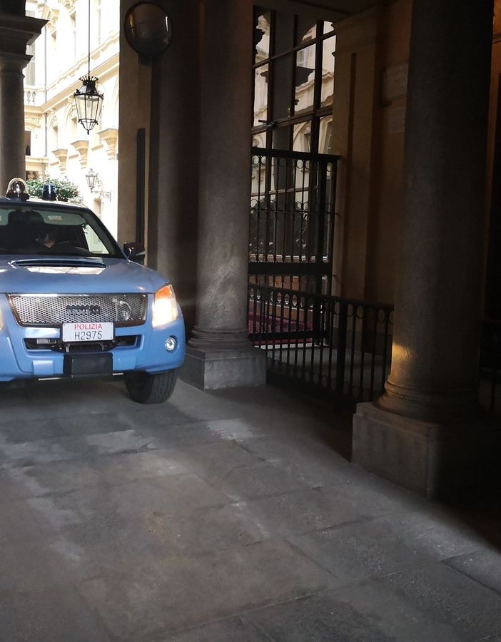 Pacco bomba a Palazzo Civico: polvere sospetta nella busta per Appendino