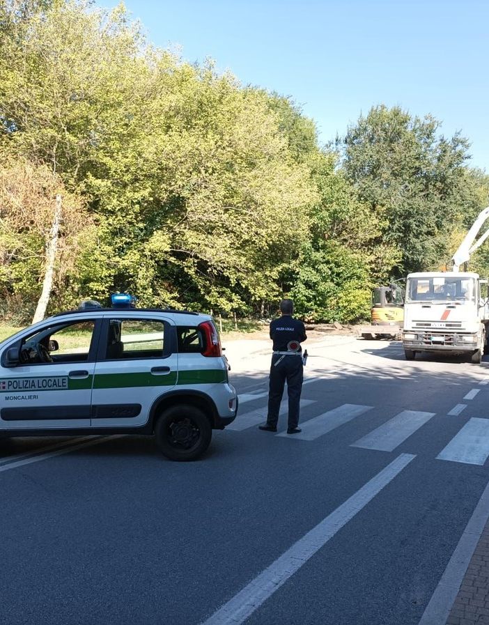 Moncalieri, incidente tra via Cavour e piazza Failla: le conseguenze peggiori per un centauro