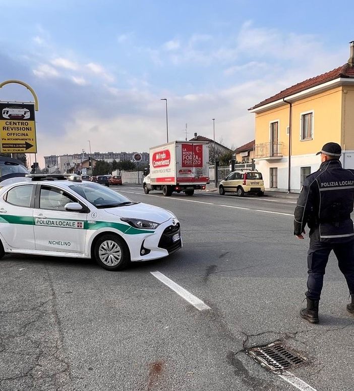Un 'furbetto del volante' scoperto dalla Polizia locale di Nichelino