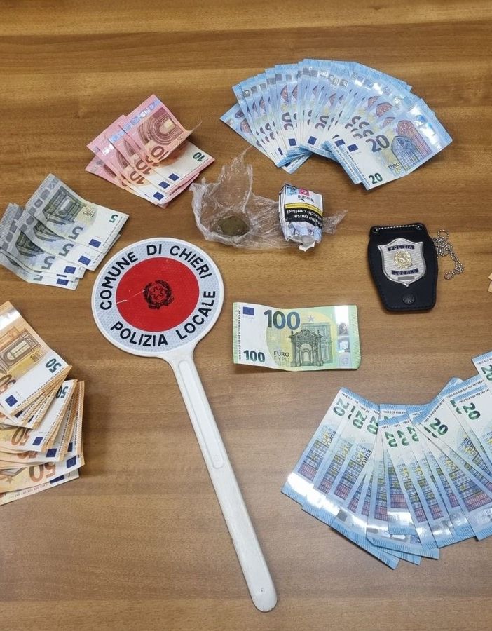 Il giovane è stato sorpreso con addosso droga e 660 euro in contanti