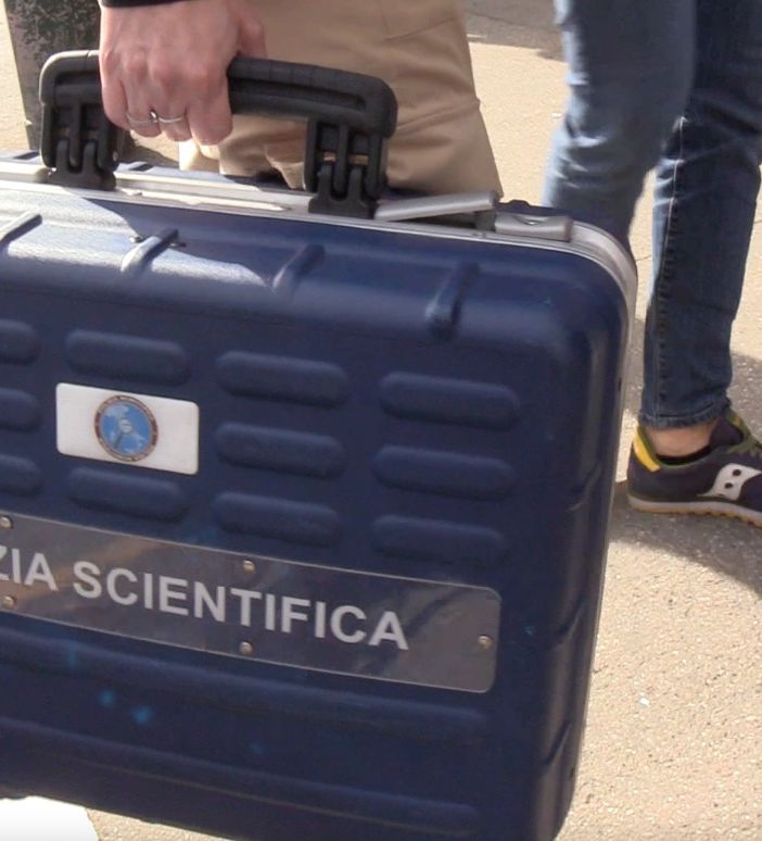Polizia scientifica in azione
