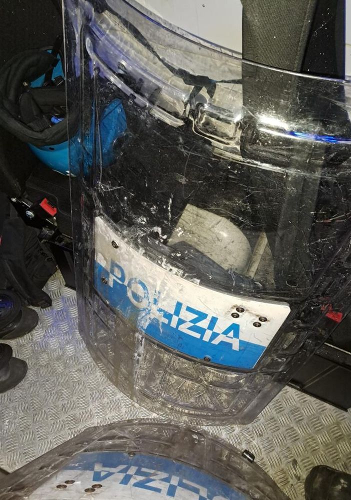 Scontri al Campus, Fsp Polizia: &quot;Contiamo 11 feriti tra i colleghi. Per alcuni l'aggressione è la normalità&quot;