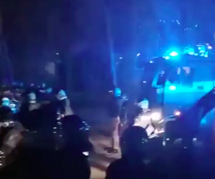 Polizia affronta i No Tav