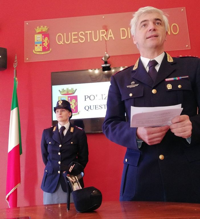 Minorenni si prostituivano nei night club del torinese per 130 euro: quattro arresti
