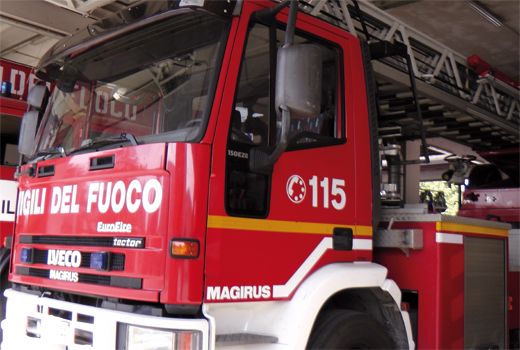 Casa a fuoco nei boschi di Villar Pellice: due persone coinvolte
