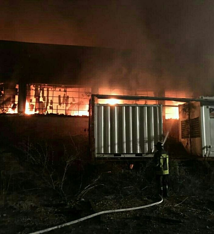 Trana, dopo l'incendio i pompieri tornano a controllare la situazione