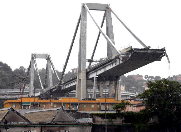 Crollo Ponte Morandi, Intesa Sanpaolo pronta a cancellare i mutui per le case della zona rossa