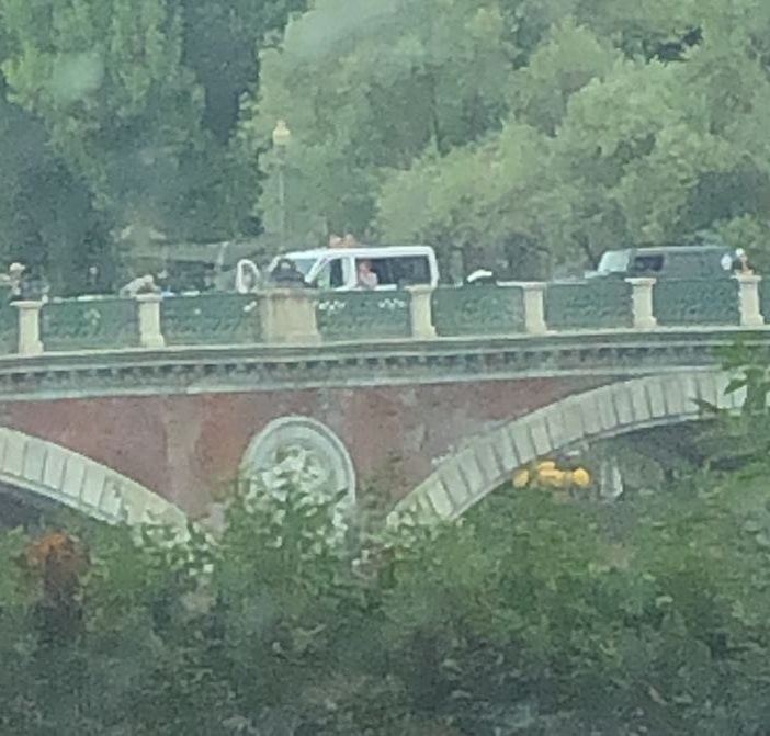 Ponte Isabella bloccato da polizia e ambulanza, ma è tutto un film