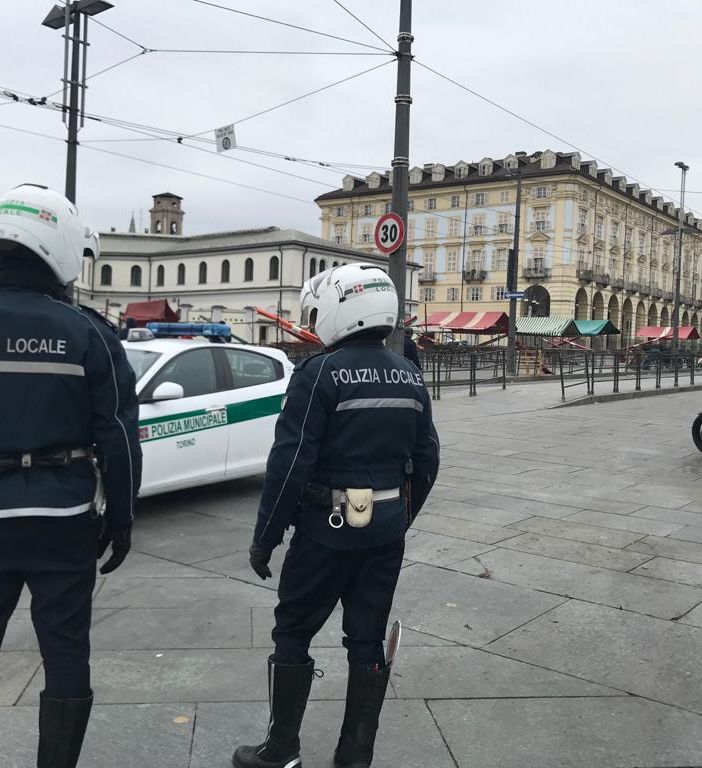 Coronavirus, il progetto per riaprire in sicurezza Porta Palazzo: transenne, controlli e no mercato al sabato