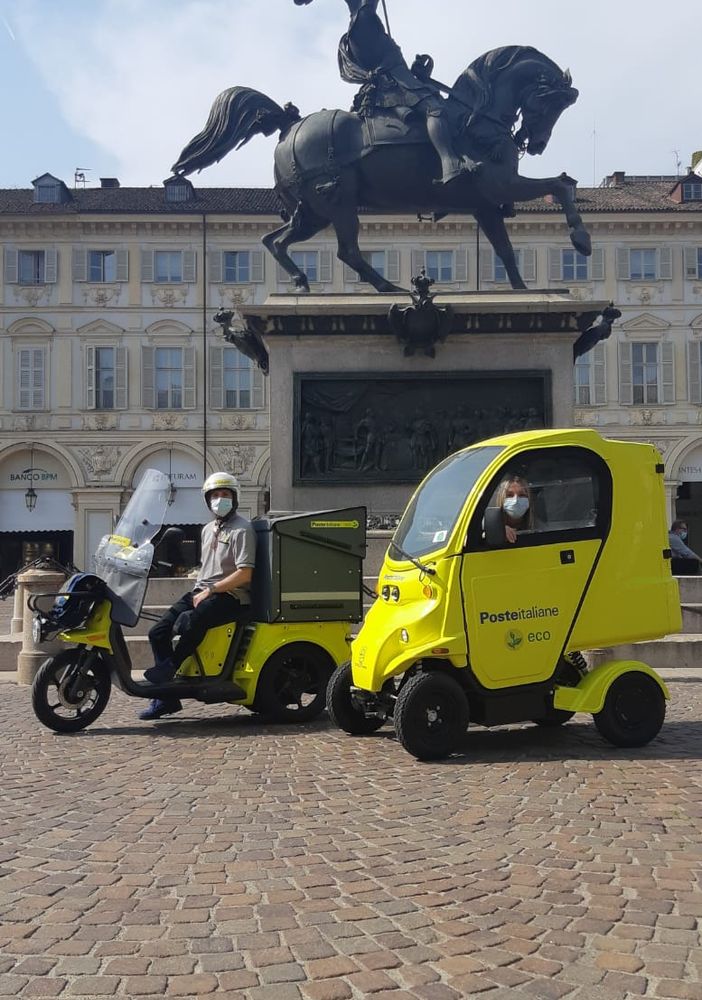 Boom dell'e-commerce, Poste assume 31 addetti al recapito e svolta green con nuovi mezzi per le consegne