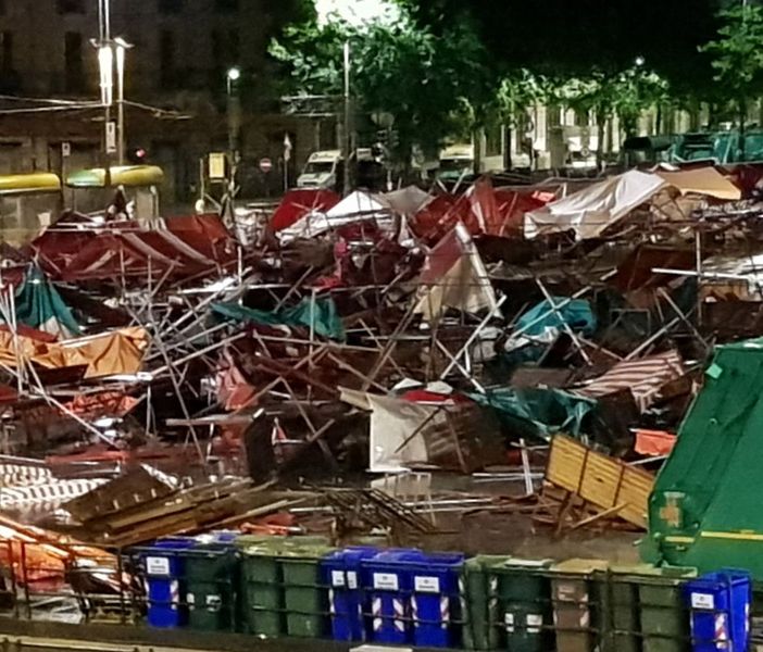 Tromba d’aria a Porta Palazzo, banchi rovesciati