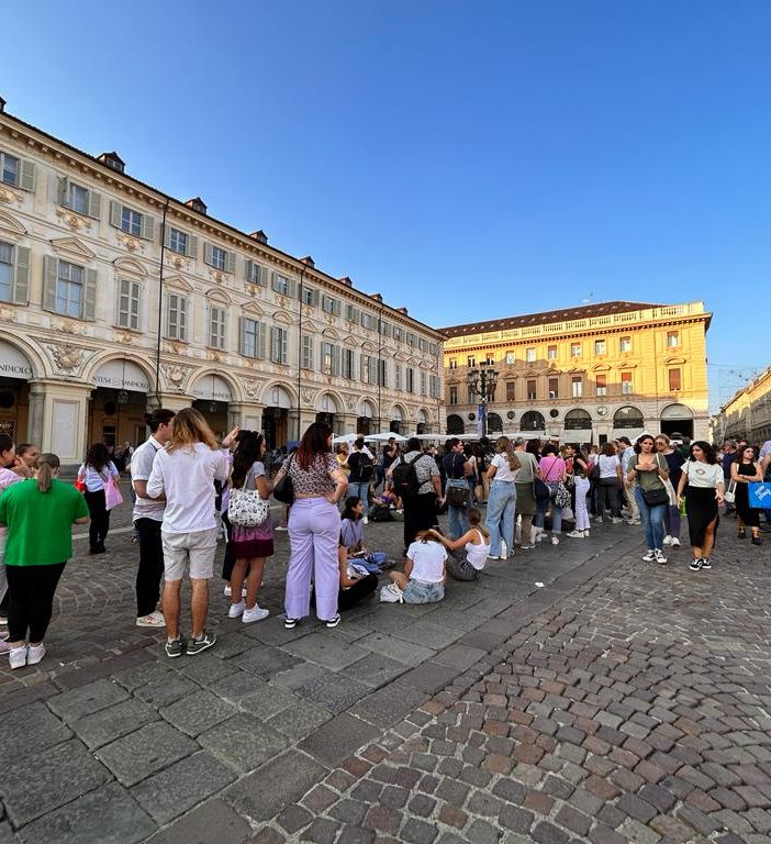 Persone in centro piazza san Carlo