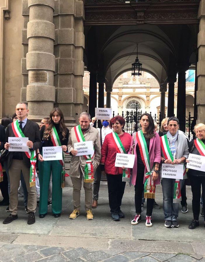 manifestazione politica nel cortile di Palazzo Alfieri